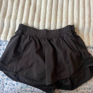 black lululemon shorts